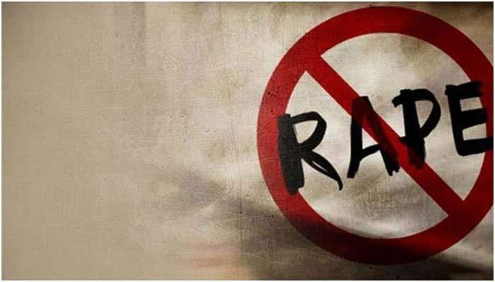 کراچی کے علاقے کورنگی میں چھ سالہ بچی  گھر سے باہر کھیلنے کو نکلی اور پھر کچرا کنڈی سے لاش ملی