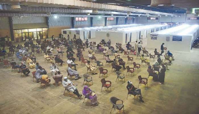 سندھ کے مختلف اضلاع میں نوکری سے برطرف کئے جانے والے این ٹی ایس ٹیسٹ پاس ویکسینیٹرز  نے کراچی میں احتجاج کیا۔