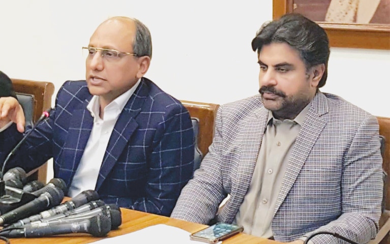 صوبائی وزرا نے کراچی میں باغ جناغ کا دورہ کر کے سانحہ کارساز کے حوالے سے ہونے والے  جلسہ کے انتظامات کا جائزہ لیا۔