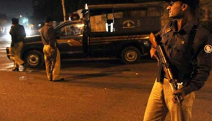 کراچی سپر ہائی وے پر احسن آباد میں  پولیس مقابلہ