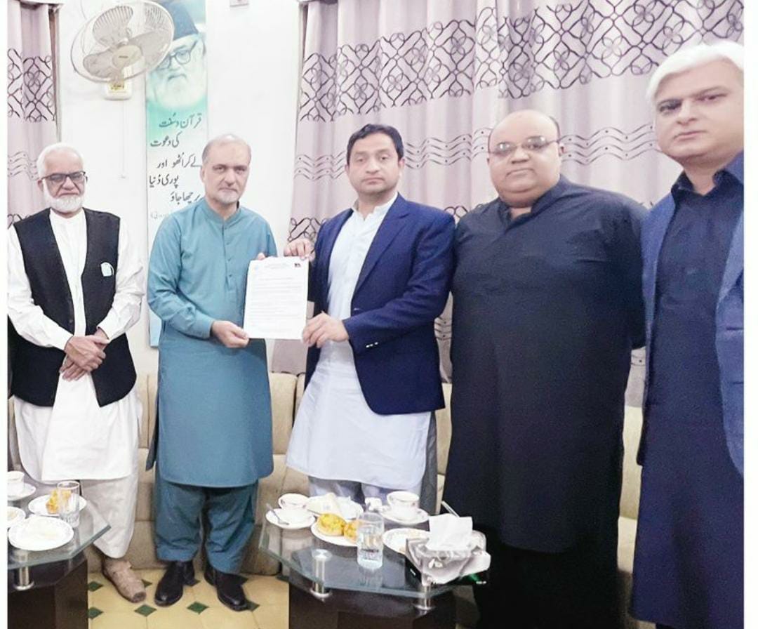تحریک انصاف کے وفد کی کراچی میں جماعت اسلامی کے دفتر آمد