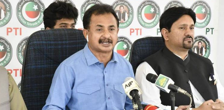 اپوزیشن لیڈر سندھ اسمبلی حلیم عادل شیخ کا کہنا ہے سندھ حکومت تمام بلدیاتی اختیارات  سمیٹ  رہی ہے
