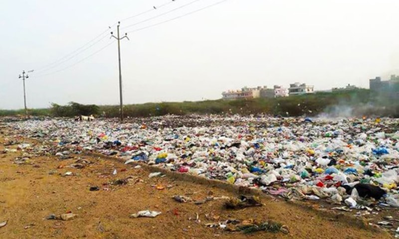 کراچی میں جگہ جگہ گندگی کا ڈھیر ، دن بہ دن  صفائی کی صورتحال خراب ہوتی جارہی  ہے