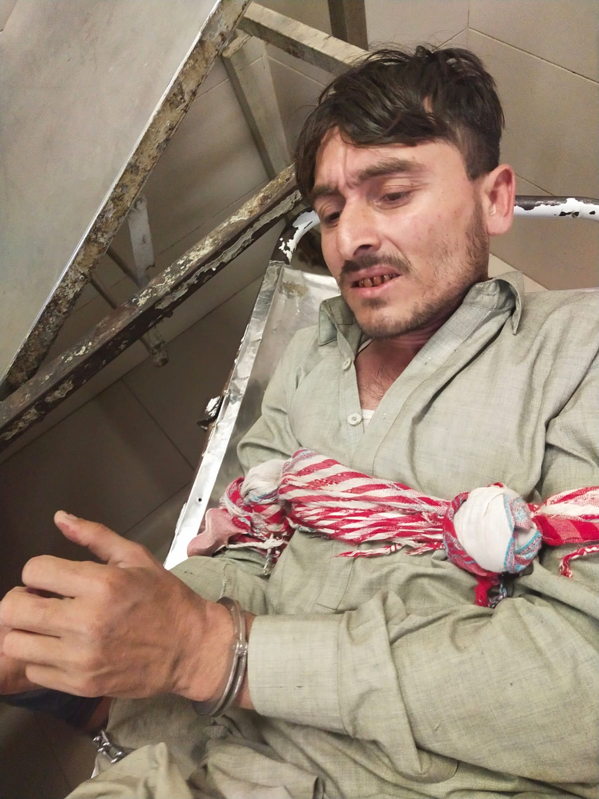 کراچی میں بڑھتی لوٹ مارکوقابوکرنےکےوزیراعلی سندھ نےاہم اجلاس میں شہرکی تمام اضلاع میں ٹارگیٹڈآپریشن کی ہدایت دی جیل میں بھی آپریشن کافیصلہ کیامگرپربھی لوٹ مارنہ تھم سکی،