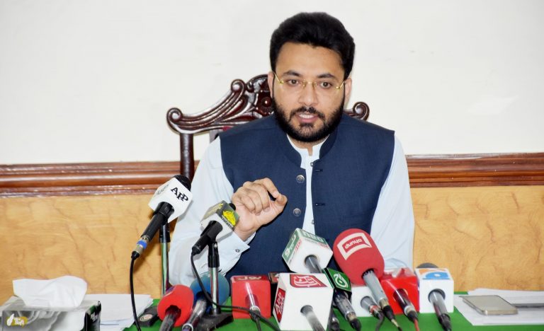  وزیر اعظم عمران خان کہیں نہیں جارہے فرخ حبیب