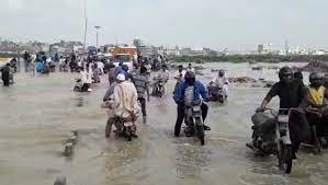 کراچی میں تیرہ اگست سے بند کورنگی کازوے کو ٹریفک کے لئے کھول دیا  گیا۔