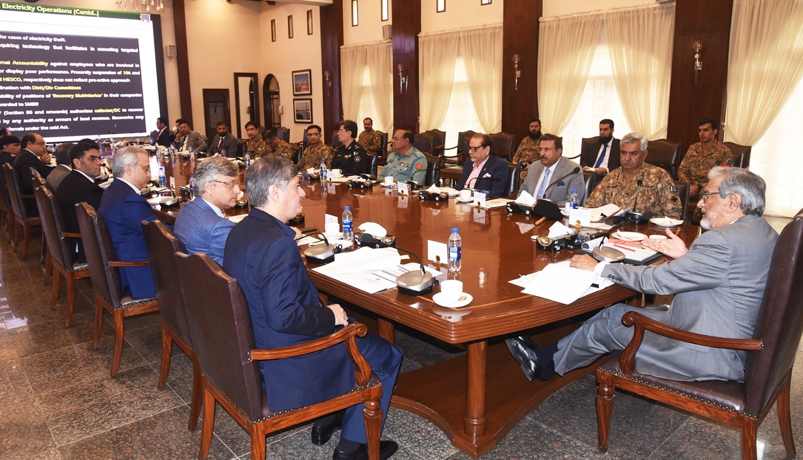سندھ میں عام انتخابات کے لئے  قائم  انیس ہزار ، آٹھ پولنگ اسٹیشنز میں سے  چھ ہزار سے زائد انتہائی حساس قرار۔