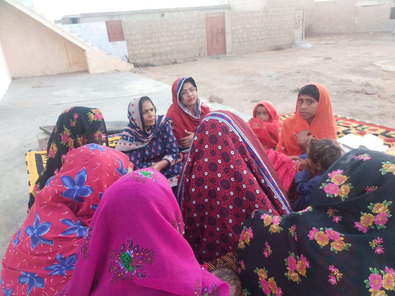   دریائے سندھ پر کینال اور زمینوں پر قبضے کے خلاف ہزاروں خواتین 17 نومبر کو کراچی میں مارچ کریں گی۔  سندھیانی تحریک کی مرکزی صدر عمرہ سموں