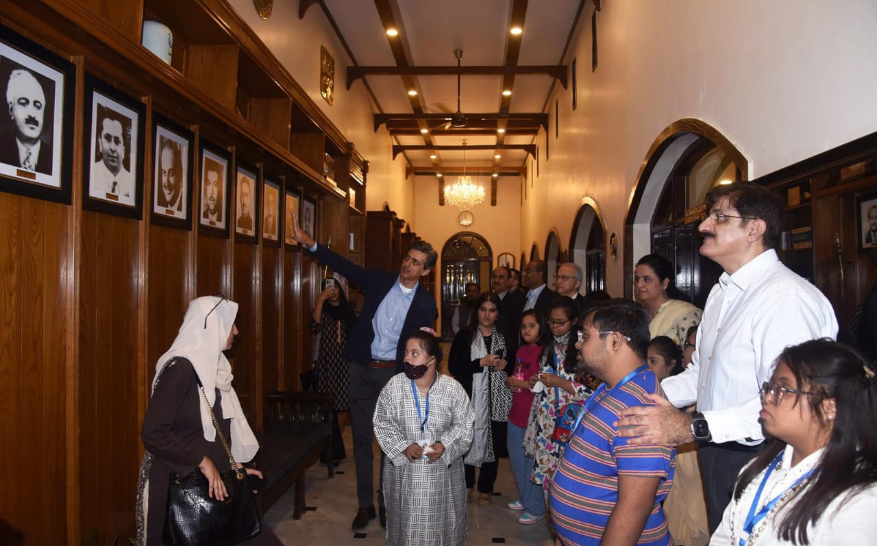   کراچی ڈاؤن سنڈروم پروگرام کے بچوں  نے وزیراعلی ہاوس کا دورہ کیا۔ وزیراعلی سندھ مراد علی شاہ نے بچوں کا استقبال کیا