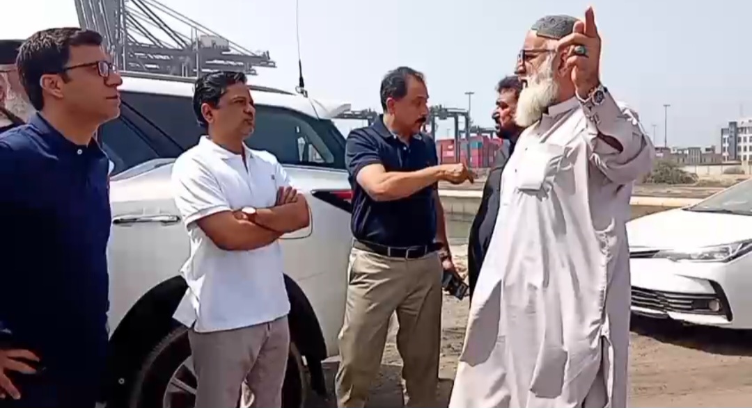  کمشنرکراچی نے ہاکس بے روڈ کے دونوں اطراف قائم تجاوزات کےخاتمے کاحکم دے دیا