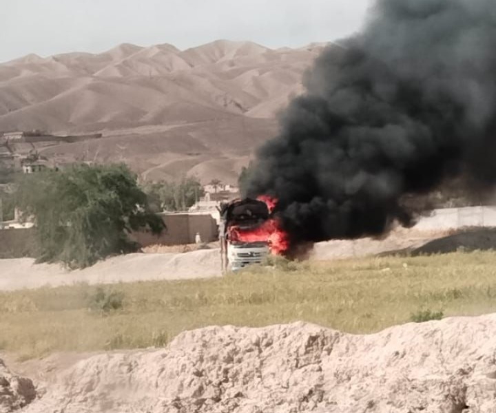  بلوچستان نوشکی  میں آئل ٹینکرمیں مبینہ دھماکےکےنتیجےجھلس کرزخمی مزید چارافرادکراچی کےنجی اسپتال میں دم توڑگئے