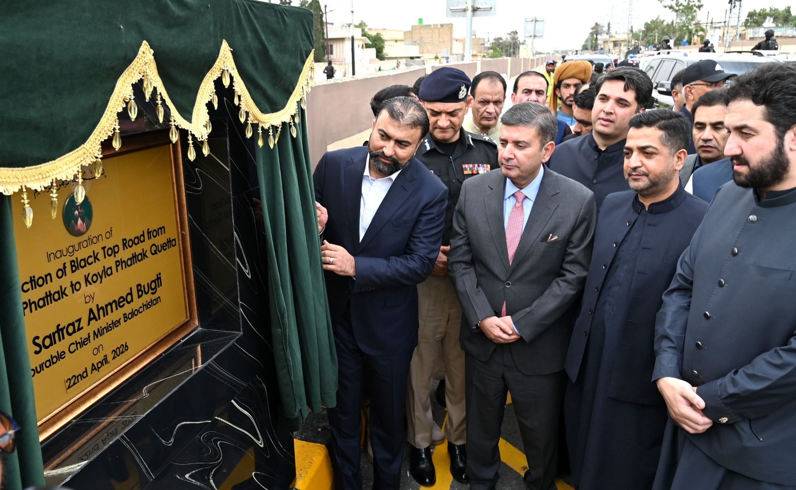 وزیر اعلیٰ بلوچستان سرفراز بگٹی نے کوئلہ پھاٹک تا چمن پھاٹک بلیک ٹاپ روڈ کا افتتاح کر دیا۔