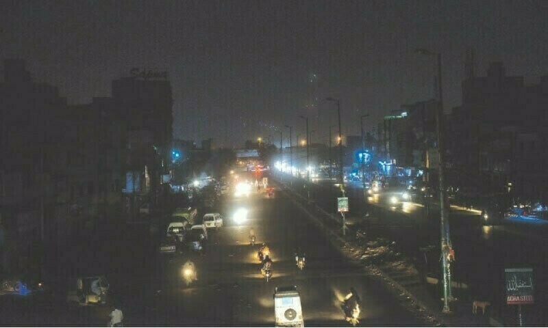 کراچی میں گرمی کی شدت میں کمی کے باوجود بجلی کی لوڈشیڈنگ کا سلسلہ جاری