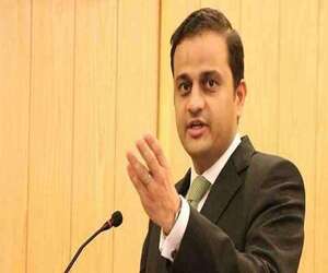 ایک کے بعد دوسرے صاحب سندھ فتح کرنے آئے ہیں۔بیرسٹر مرتضیٰ وہاب 