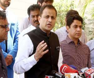 سندھ حکومت کی جانب سے شہر کراچی میں 24گھنٹےکورونا ویکسینیشن سینٹرز کی شروعات کردی گئی۔