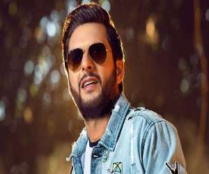 محمد حفیظ کی وجہ سے ٹیم کا توازن بہت زبردست ہو جاتا ہے۔ سابق کپتان  قومی  کرکٹ ٹیم شاہد آفریدی 