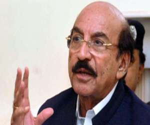 شہدادکوٹ میں زمین الاٹمنٹ کے معاملے میں سابق وزیراعلی سندھ قائم علی شاہ کو کورونا کے سبب حاضری سے استثنیٰ مل گیا۔
