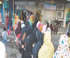  کراچی کی مقامی عدالت  کا کورونا ایس او پیز کی خلاف ورزی پر  ایف آئی آر کاٹنے کے بجائے تحریری شکایت درج کرنے کا حکم