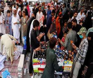 سندھ میں نوروزہ پابندیوں کےبعدکارروباری اورتجارتی سرگرمیاں بحال ہوچکی ہیں۔۔۔سڑکوں پرٹریفک رواں دواں ہے۔