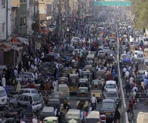 کراچی میں لاک ڈاون ختم ہونےکےبعد شہر کی چھوٹی بڑی مارکیٹوں میں کارروبارکا تو آغاز ہوگیاہے ۔