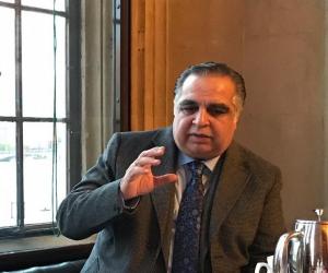 مہنگے ڈیسک  انکوائری ہونی چاہیے