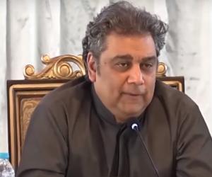 وفاقی وزیر علی زیدی کا کہنا ہے دورہ کراچی میں وزیراعظم نے شارع فیصل سےبغیرٹریفک بندکیے سفر کیا۔