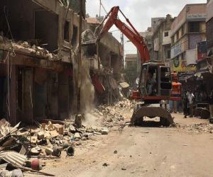 کراچی کلفٹن میں گرین بیلٹ ،فٹ پاتھ اور سڑکوں پر تجاوزات کے خلاف کارروائی۔