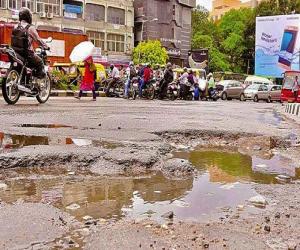 کراچی میں لیاری کی ٹوٹی پھوٹی سڑکیں