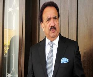 سابق وفاقی وزیر داخلہ رحمن ملک نے   عمر شریف کے اہلخانہ سے تعزیت کی 