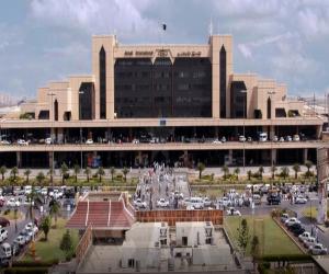 کراچی ائرپورٹ پر جدہ اور نجف سے آنے والی دو پروازوں کے انیس مسافروں کا کورونا ٹیسٹ مثبت آیا۔