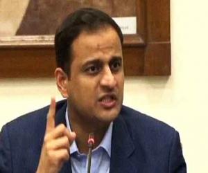 ترجمان سندھ حکومت مرتضی وہاب کا کہناہے عوام پر پیٹرول بم گرادیا گیا