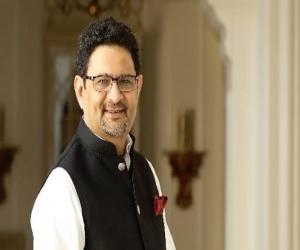 مئی سےاب تک پاکستانی   کر نسی بارہ  فیصد گر چکی ہے۔مسلم لیگ نون کے رہنما مفتاح اسماعیل