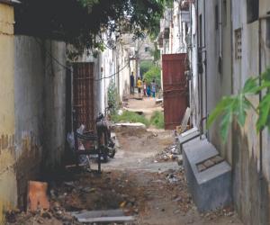 کراچی میں وفاقی ملازمین کے لئے بنائے گئے پاکستان کواٹرز کی حالت ابتر ہو چکی 