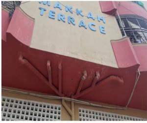 سندھ ہائیکورٹ نےالاٹمنٹ کی اصل دستاویزات پیش نہ کرنےسمیت لیزنہ دکھانےپرپریڈی اسٹریٹ پرقائم مکہ ٹیرس کےاضافےحصوں کوتوڑنےکاحکم جاری کردیا۔