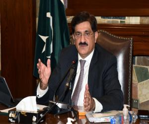 وزیراعلی سندھ مراد علی شاہ کا کہنا ہے کہ   صوبائی کابینہ میں طے پایا ہے کہ جن گیار ہ پولیس افسران کا تبادلہ ہوا ہے انہیں وفاق کے سپرد نہیں کیا جائے گا