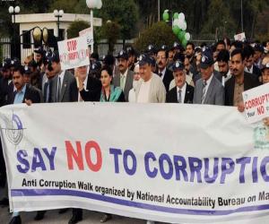 نیب کراچی  کے تحت  انسداد بدعنوانی کےعالمی دن کے حوالے سے ڈی جی نیب کراچی ڈاکٹر نجف قلی مرزاکی قیادت میں آگاہی واک کا انعقاد کیاگیا۔