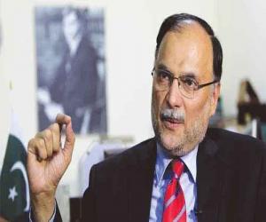 ن لیگ نے وزیراعظم سے پہلے  ہی کراچی میں  گرین لائن بس منصوبے کا علامتی افتتاح کردیا۔