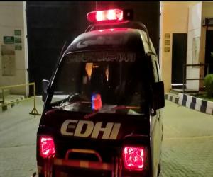 کراچی بن قاسم  ٹاؤن میں ریلوے ٹریک پر  ٹرین کی زد میں آکر باپ بیٹا  جاں بحق اور دو بیٹے شدید زخمی ہوگئے۔
