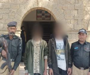 کراچی میں پولیس نے مختلف علاقوں میں وارداتیں کرنےوالے دو  ملزموں کو گرفتار کرلیا۔