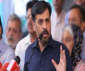 مصطفیٰ کمال نے کہاہےکہ کراچی کے لوگوں آپ کو جدوجہد کرنا پڑےگی کالا قانون آنے کے بعد ایم کیو ایم تین سال تک حکمرانی کی عیاشیاں کرتے رہے