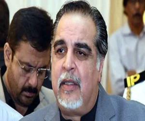 گورنر سندھ عمران اسماعیل کا کہنا ہےوزیراعلی آگے بڑھیں اور سندھ میں انصاف صحت کارڈ پروگرام کا حصہ بن کر عوام کی محرومی کو دور کریں۔