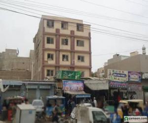 کراچی کی اخترکالونی میں موٹرسائیکل سوارنامعلوم ملزمان نے فرنیچرکےگودام سےمتصل دفترمیں فائرنگ کرکےایک شخص کوقتل کردیا۔