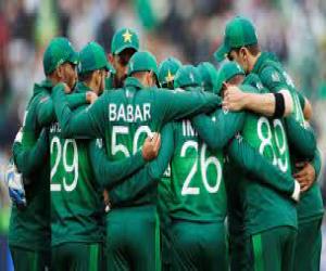 ٹیسٹ میچ کا دوسرا معرکہ۔پاکستان اور آسٹریلیا کی کرکٹ ٹیمیں کراچی پہنچ گئیں 