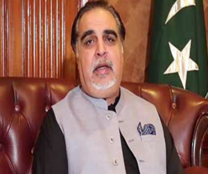 گورنر سندھ عمران اسماعیل کا کہنا ہے  عامر لیاقت بکنے والے شخص نہیں ہیں