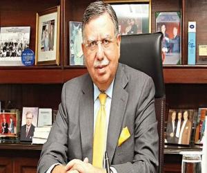 وفاقی وزیر خزانہ شوکت ترین نے کہااگلے چند ہفتوں میں ٹیکس نادھندگان پر ہاتھ ڈالیں گے۔