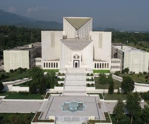 سپریم کورٹ میں عدم اعتماد کی تحریک سے متعلق از خود نوٹس پر سماعت صدارتی ریفرنس کیساتھ ہوگی