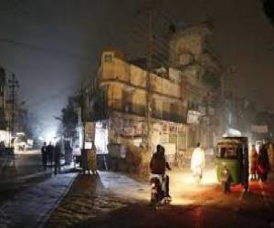 کراچی میں بجلی کی آنکھ مچولی سےشہری پریشان،اعلانیہ اور غیر اعلانیہ لو ڈ شیڈنگ کا  دورانیہ 12سے 14 گھنٹے تک پہنچ گیا