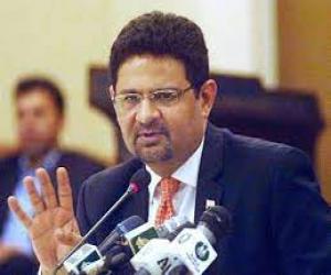 بلین ٹری سونامی میں بلین ٹری نہیں، پنڈی کی الائنمنٹ کیوں چینج ہوئی، مفتاح اسماعیل