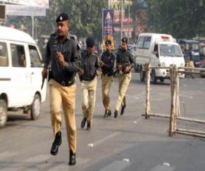 کراچی کے علاقے ڈیفنس میں  سابق  ڈائریکٹر لینڈ، اے ایس ایف ہاؤسنگ اسکیم کو قتل کرنے والا ملزم گرفتار۔سی ٹی ڈی نے  پولیس اہلکار کی شہادت میں ملوث ملزم کو گرفتار کرلیا۔