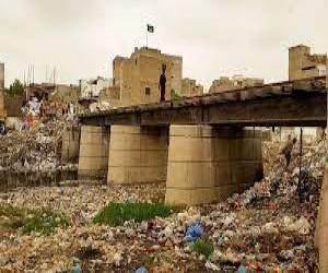 کراچی کی ضلعی انتظامیہ نے بارش سے قبل کراچی کے چھوٹے بڑے برساتی نالوں کی صفائی کا کام مکمل کرنے کا دعویٰ کیا 